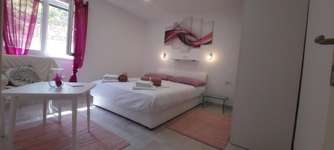 Apartments Suho Komiža المظهر الخارجي الصورة
