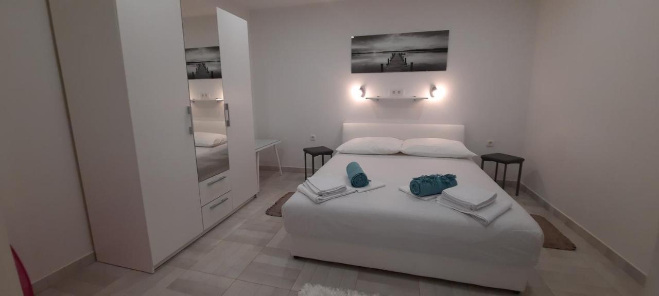 Apartments Suho Komiža المظهر الخارجي الصورة