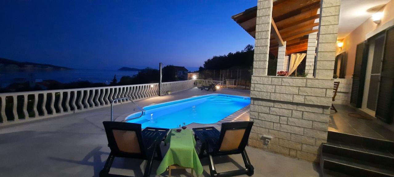 Apartments Suho Komiža المظهر الخارجي الصورة