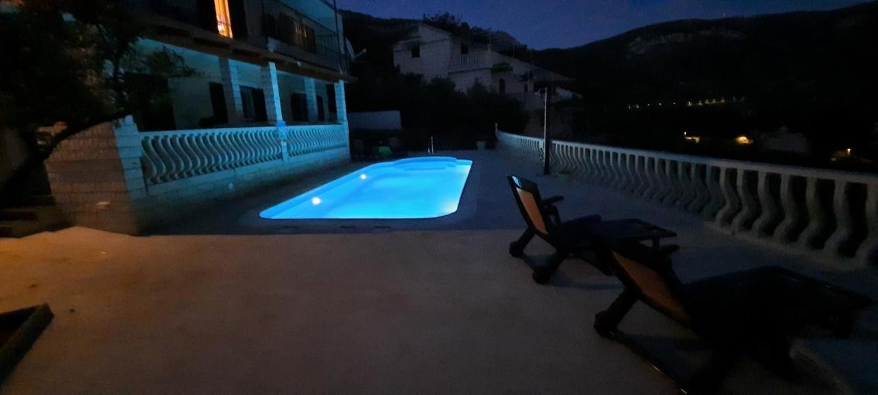 Apartments Suho Komiža المظهر الخارجي الصورة