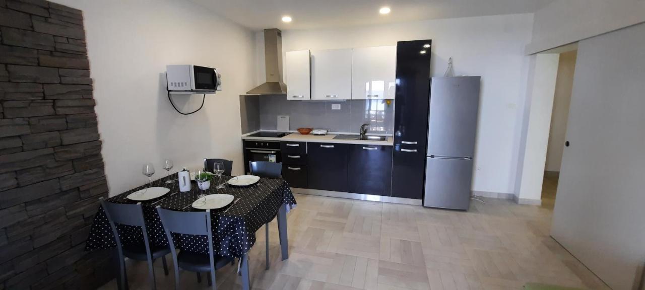 Apartments Suho Komiža المظهر الخارجي الصورة