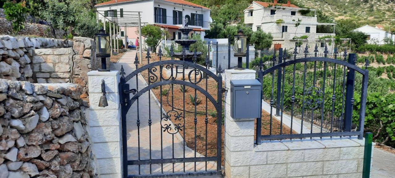Apartments Suho Komiža المظهر الخارجي الصورة