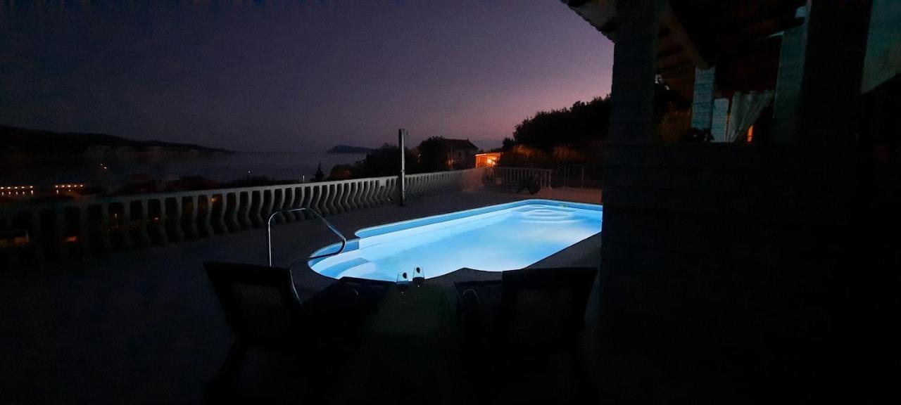 Apartments Suho Komiža المظهر الخارجي الصورة